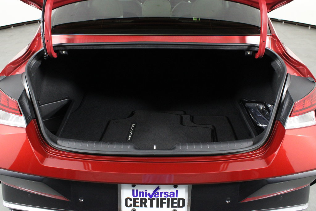 Certified 2024 Hyundai Elantra Limited FWD image 18