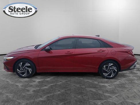 Used 2025 Hyundai Elantra Sport image 2