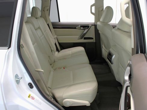 Used 2016 Lexus GX 460 w/ Premium Package AWD/4WD image 45