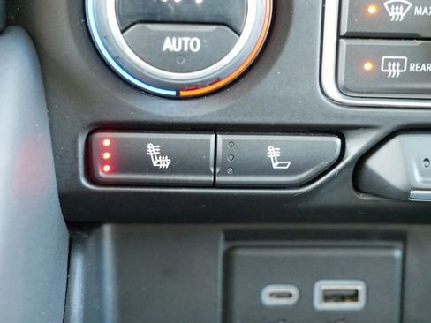 Used 2023 Chevrolet Tahoe Z71 w/ Luxury Package image 23