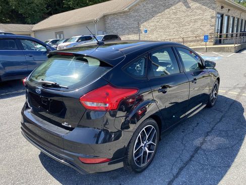 Used 2015 Ford Focus SE w/ SE Sport Package FWD image 4