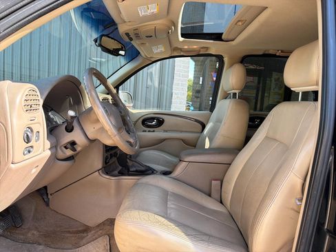 Used 2004 Buick Rainier CXL w/ Convenience Package AWD/4WD image 3