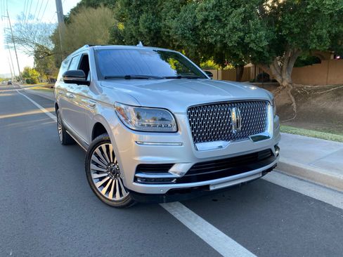 Used 2019 Lincoln Navigator L Reserve w/ Cargo Package image 2