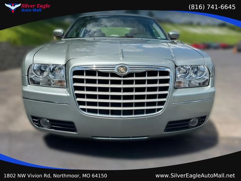 Used 2005 Chrysler 300 Touring RWD image 6