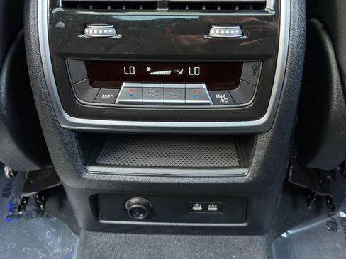 Used 2023 BMW X7 xDrive40i w/ M Sport Package AWD/4WD image 39