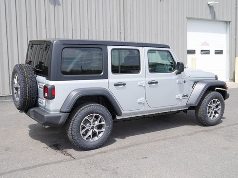 Used 2024 Jeep Wrangler Sport S image 11