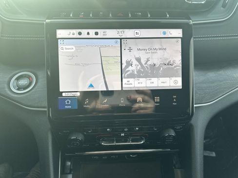 New 2025 Jeep Grand Cherokee Limited w/ Luxury Tech Group II image 25