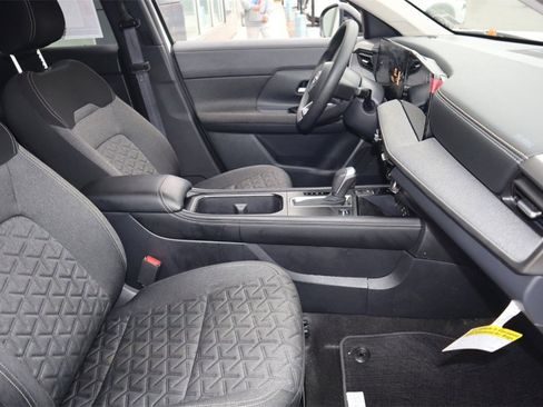 Certified 2025 Nissan Kicks SV image 25