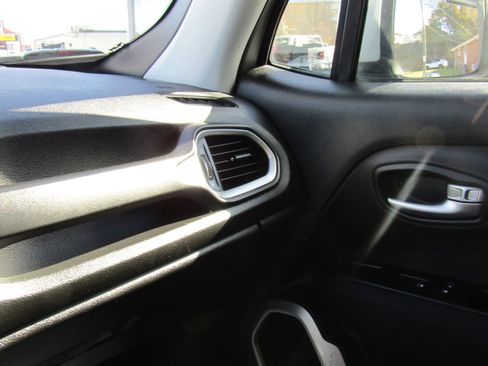 Used 2019 Jeep Renegade Latitude w/ UConnect 8.4 Nav Group image 23