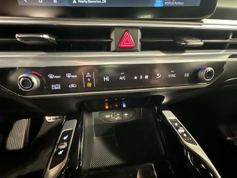 New 2025 Kia Sorento SX Prestige w/ Olive Brown Leather Package image 24