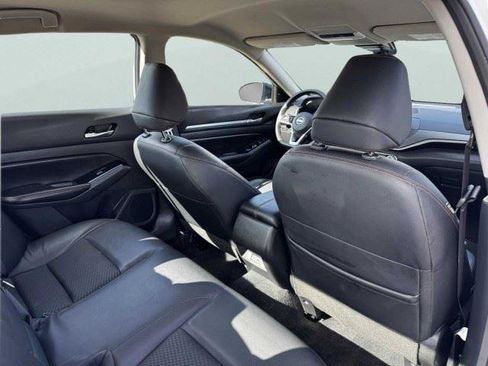 Used 2024 Nissan Altima 2.5 SR FWD image 40
