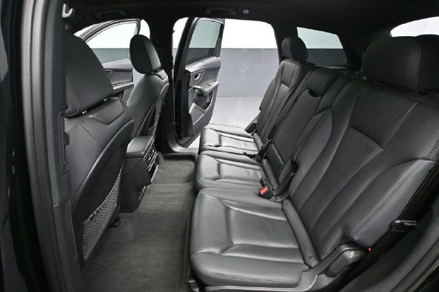 Used 2022 Audi Q7 3.0T Premium Plus AWD/4WD image 32