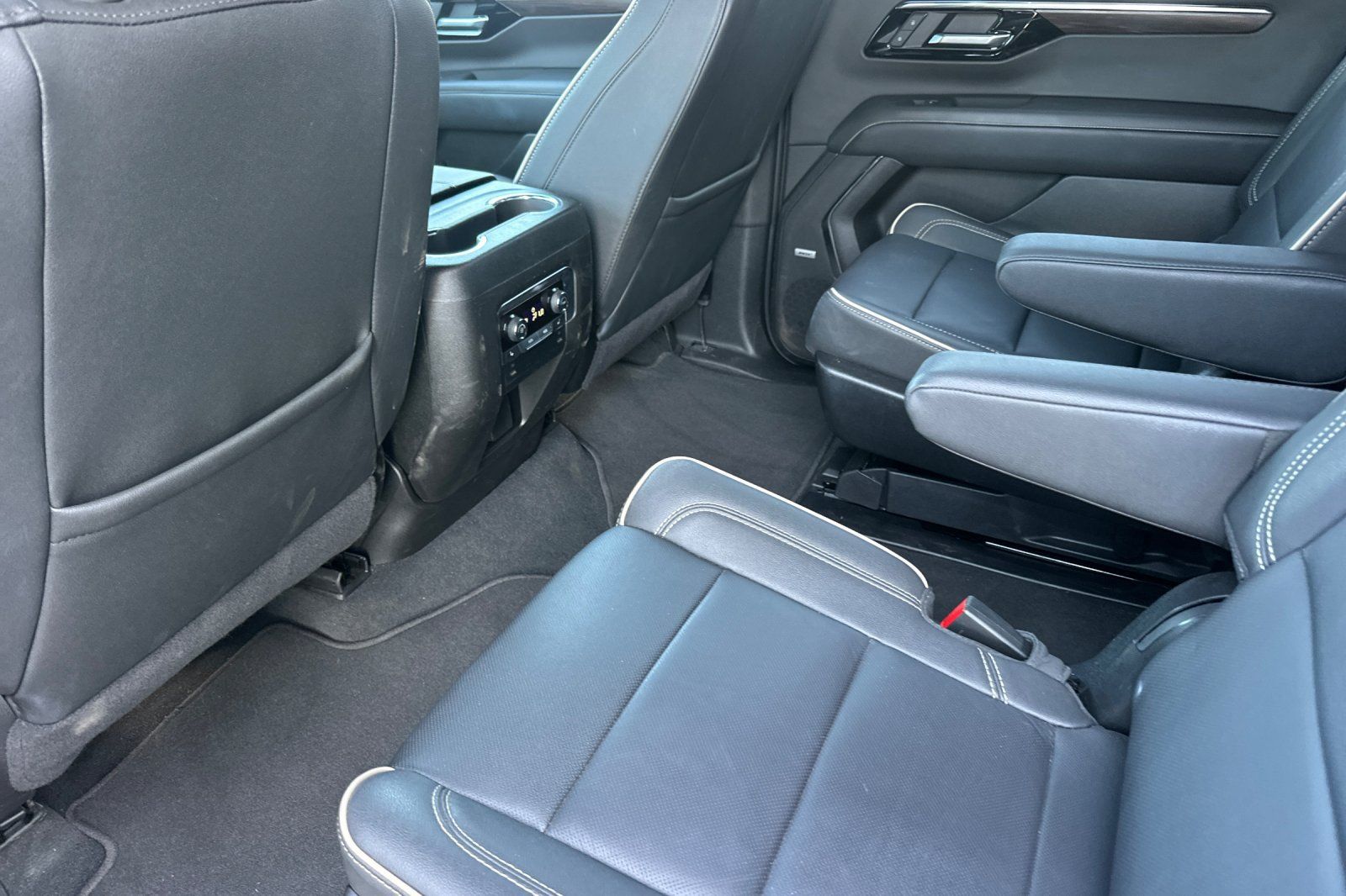 Used 2026 Chevrolet Suburban Premier w/ Sun And Tow Package AWD/4WD image 14