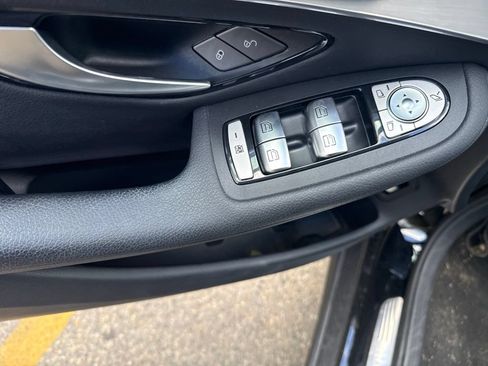 Used 2022 Mercedes-Benz GLC 300 4MATIC image 13