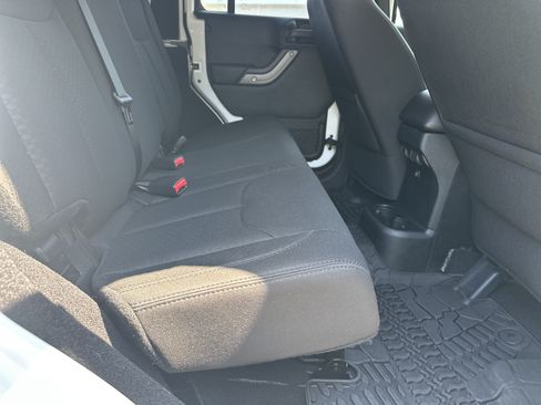 Used 2018 Jeep Wrangler Unlimited Sport S AWD/4WD image 18
