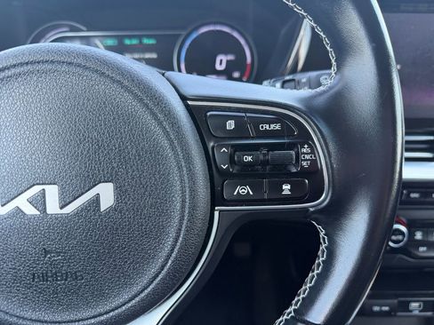 Used 2022 Kia Niro EX FWD image 15