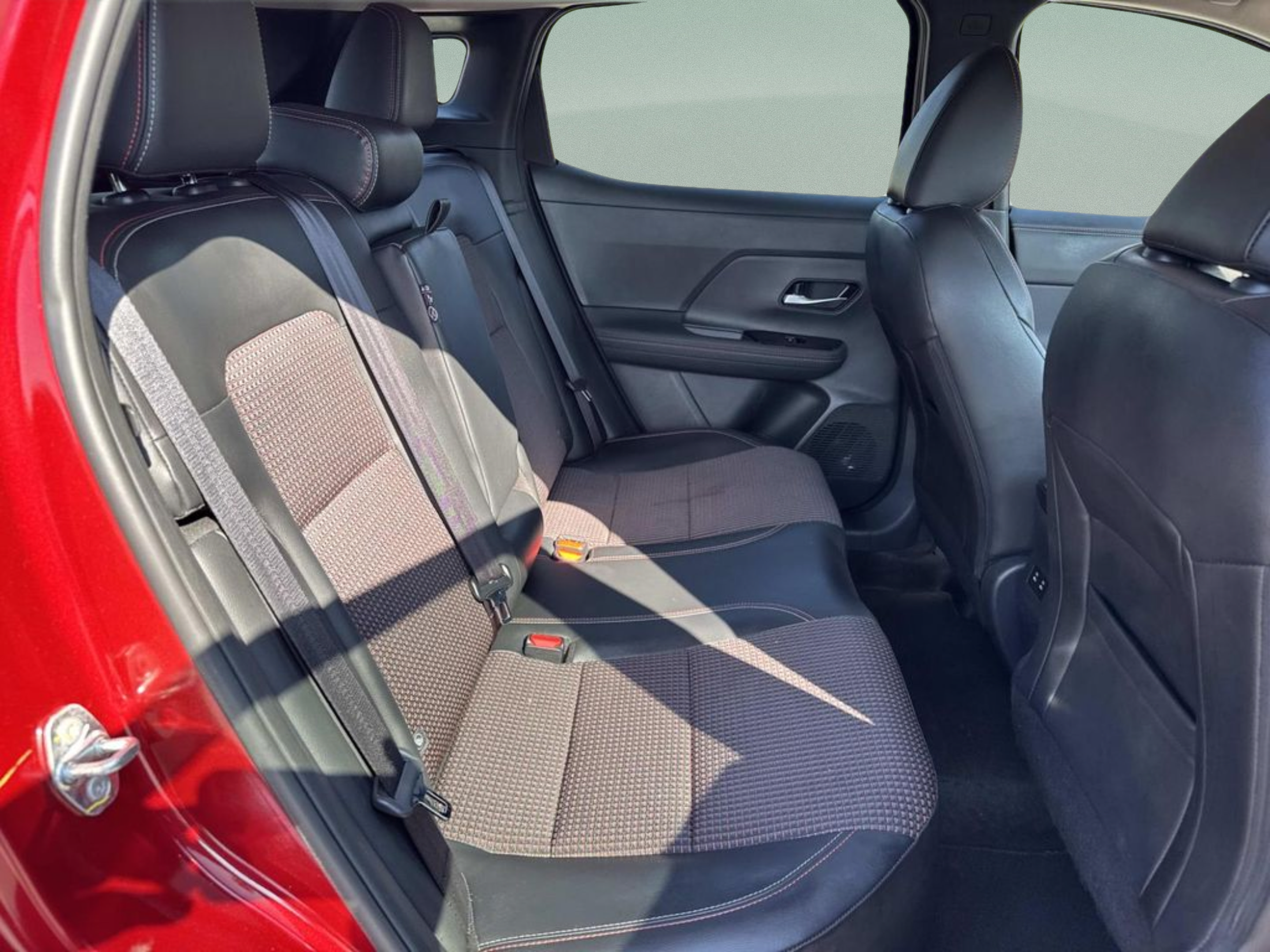 Used 2025 Nissan Kicks SR FWD image 17
