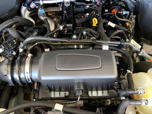 Used 2022 Ford Explorer XLT image 32