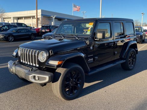 Used 2021 Jeep Wrangler Unlimited Sahara w/ Cold Weather Group image 3
