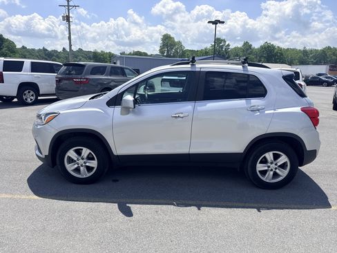 Used 2017 Chevrolet Trax LT w/ LT Convenience Package AWD/4WD image 11