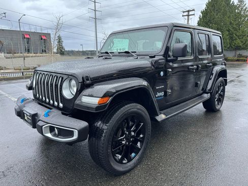 Used 2022 Jeep Wrangler Unlimited Sahara w/ Cold Weather Group image 4