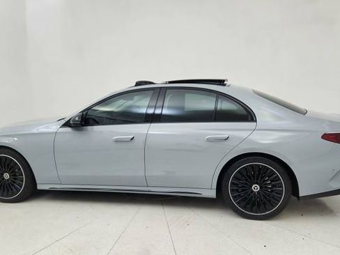 Used 2024 Mercedes-Benz E 350 4MATIC Sedan image 4