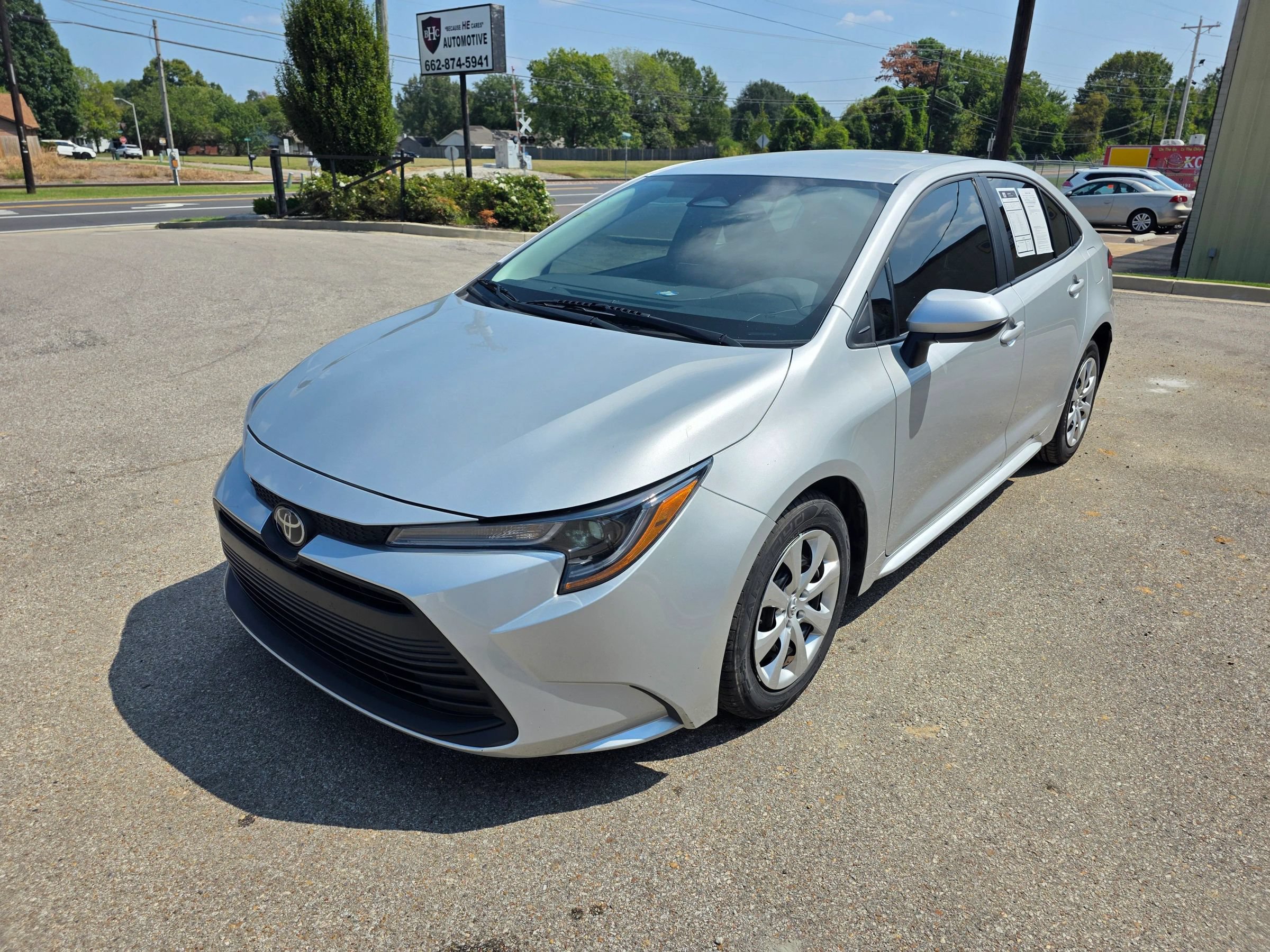 Used 2025 Toyota Corolla LE FWD image 4