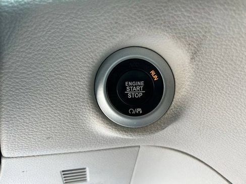 Used 2023 Chrysler Pacifica Limited FWD image 18