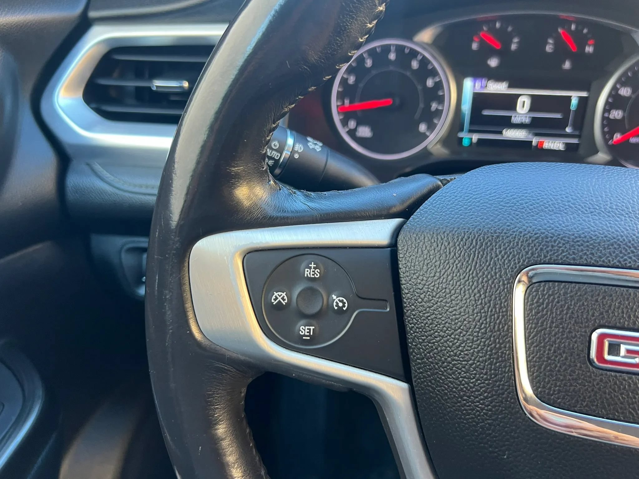Used 2018 GMC Acadia SLT AWD/4WD image 18