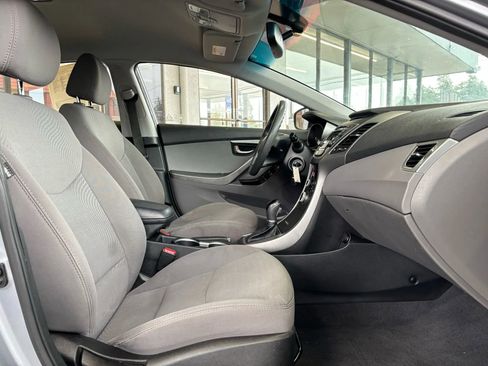 Used 2016 Hyundai Elantra SE image 20