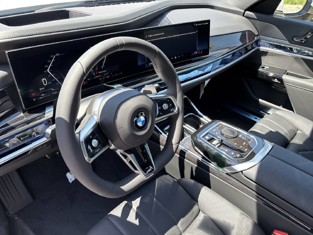 Used 2026 BMW 760i xDrive w/ Luxury Rear Seating Package AWD/4WD image 11
