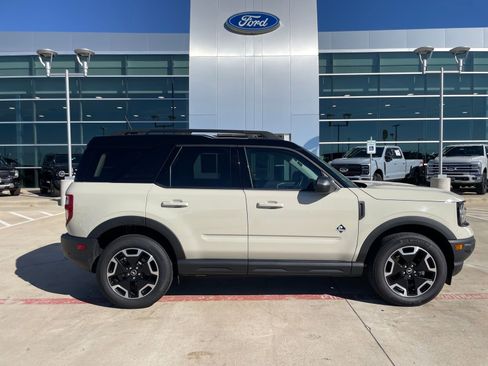 Used 2024 Ford Bronco Sport Outer Banks w/ Tech Package image 6