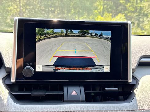 Used 2025 Toyota RAV4 XLE FWD image 26