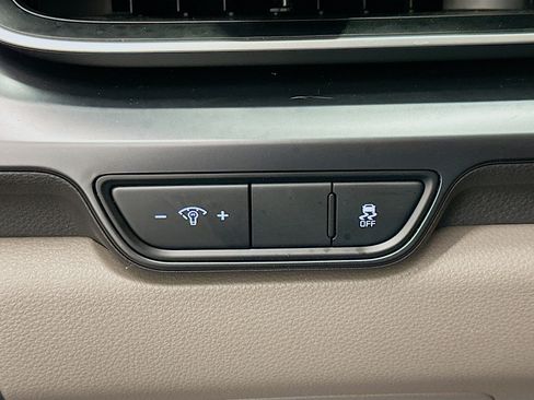 Used 2026 Kia Carnival FWD image 17