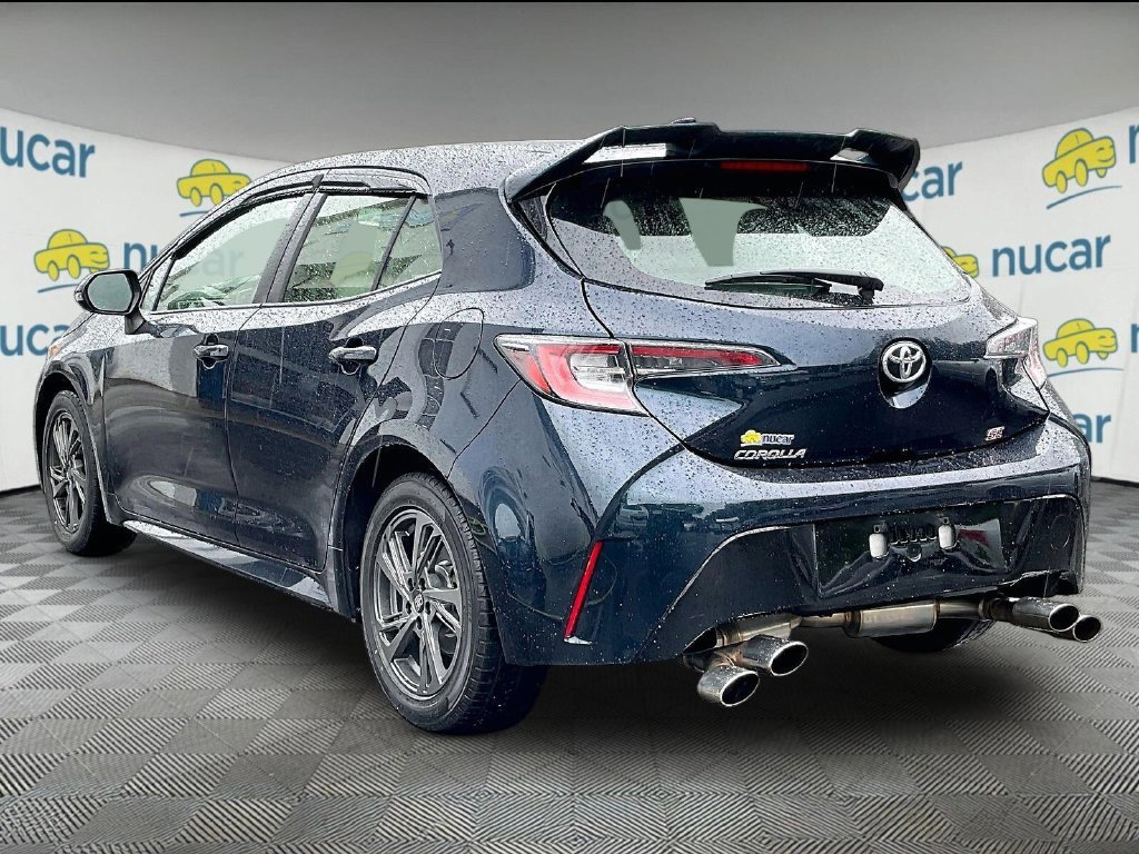 Used 2021 Toyota Corolla SE w/ SE Preferred Package FWD image 4