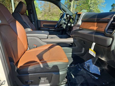 Used 2024 RAM 2500 Limited w/ Safety Group image 10