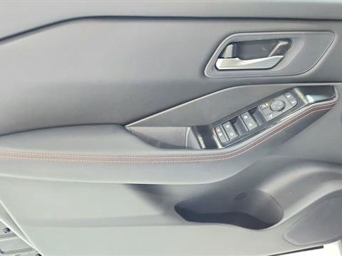 Certified 2025 Nissan Rogue SV AWD/4WD image 18