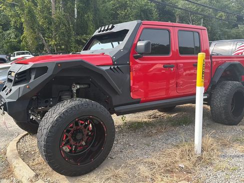 Used 2020 Jeep Gladiator Overland w/ Popular Equipment Package AWD/4WD image 1