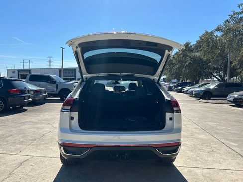 New 2026 Volkswagen Atlas Cross Sport SE image 43