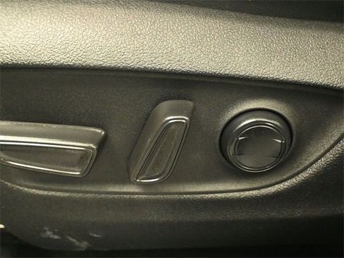 Used 2023 Toyota Highlander L image 11