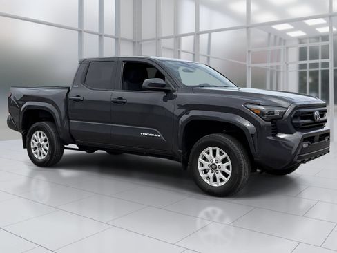 Used 2024 Toyota Tacoma SR5 AWD/4WD image 8