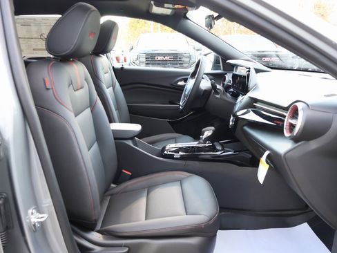 New 2026 Chevrolet Trax RS w/ Sunroof Package image 32