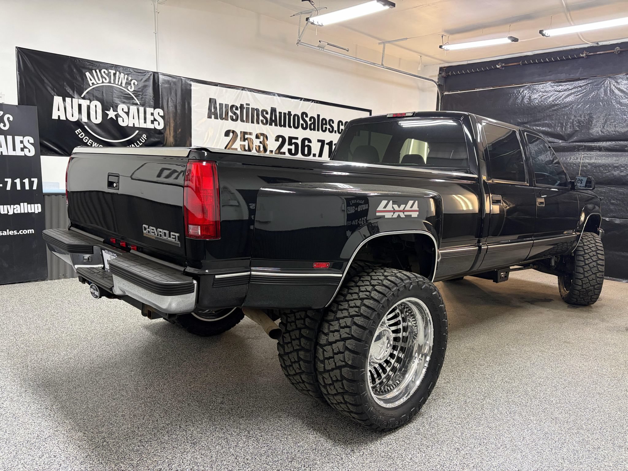Used 1998 Chevrolet Silverado 3500 4x4 Crew Cab w/ Preferred Equipment Group 2 image 3