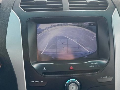 Used 2013 Ford Explorer XLT image 19