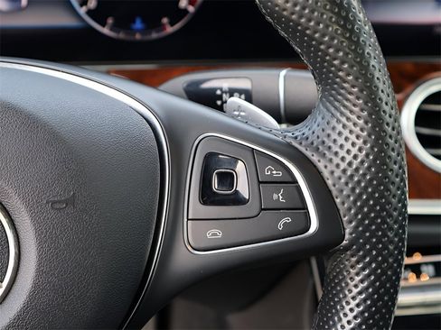 Used 2018 Mercedes-Benz E 300 4MATIC image 32