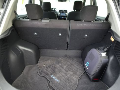 Used 2014 Nissan Leaf SV w/ LED & Quick Charge Package image 8