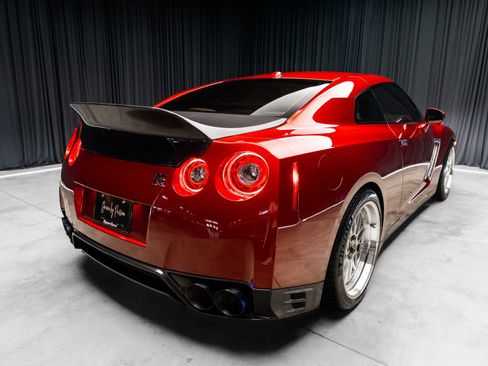 Used 2016 Nissan GT-R Premium AWD/4WD image 17