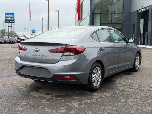 Used 2019 Hyundai Elantra SE FWD image 5