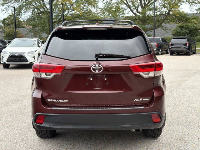 Used 2019 Toyota Highlander XLE AWD/4WD image 6