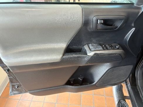 Used 2019 Toyota Tacoma SR5 image 11